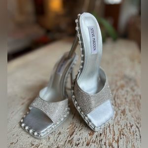 Steve Madden Zaylee Size 6 Rhinestone heels